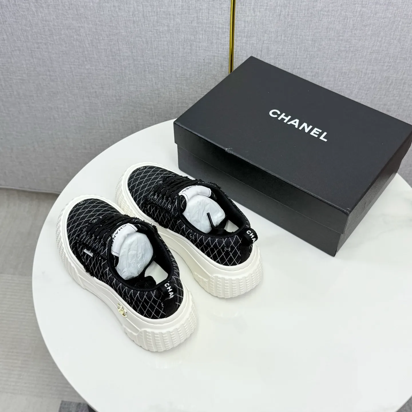 💕💕Factory direct selling price p640💕💕 Chanel Panda Shoes! 2025 counter's top casual sports shoes, this classic design; the upper is in the style of electric embroidery with various techniques; the outsole is fashionable and sporty; the unusual inclusion of a variety of color matching elements... The diversified mix and match is very good-looking and versatile, and can be used for leisure, fashion, sports, and outdoor... ꫛꫀꪝ Go➫ Materials: ❶Upper made of: original imported first-layer silk cowhide + original version waterproof cloth + original first-layer cowhide ❷Inner lining: Original Yangli+wang ❸ Outsole based on: Original TPU combination outsole Counter boutique packaging complete set for women 35–41